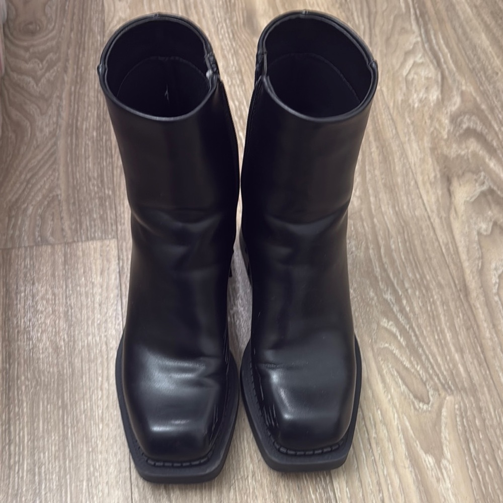 Zara ‘24 Black Square-Toe Leather Boots